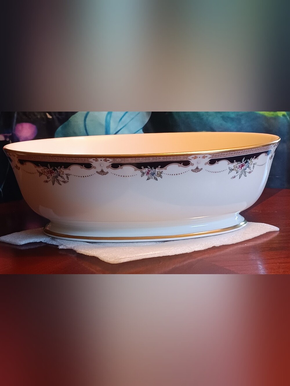 Lenox Hartwell House 9 Inch Oval Vedjitable Dish Floral Pattern And Gold Trim